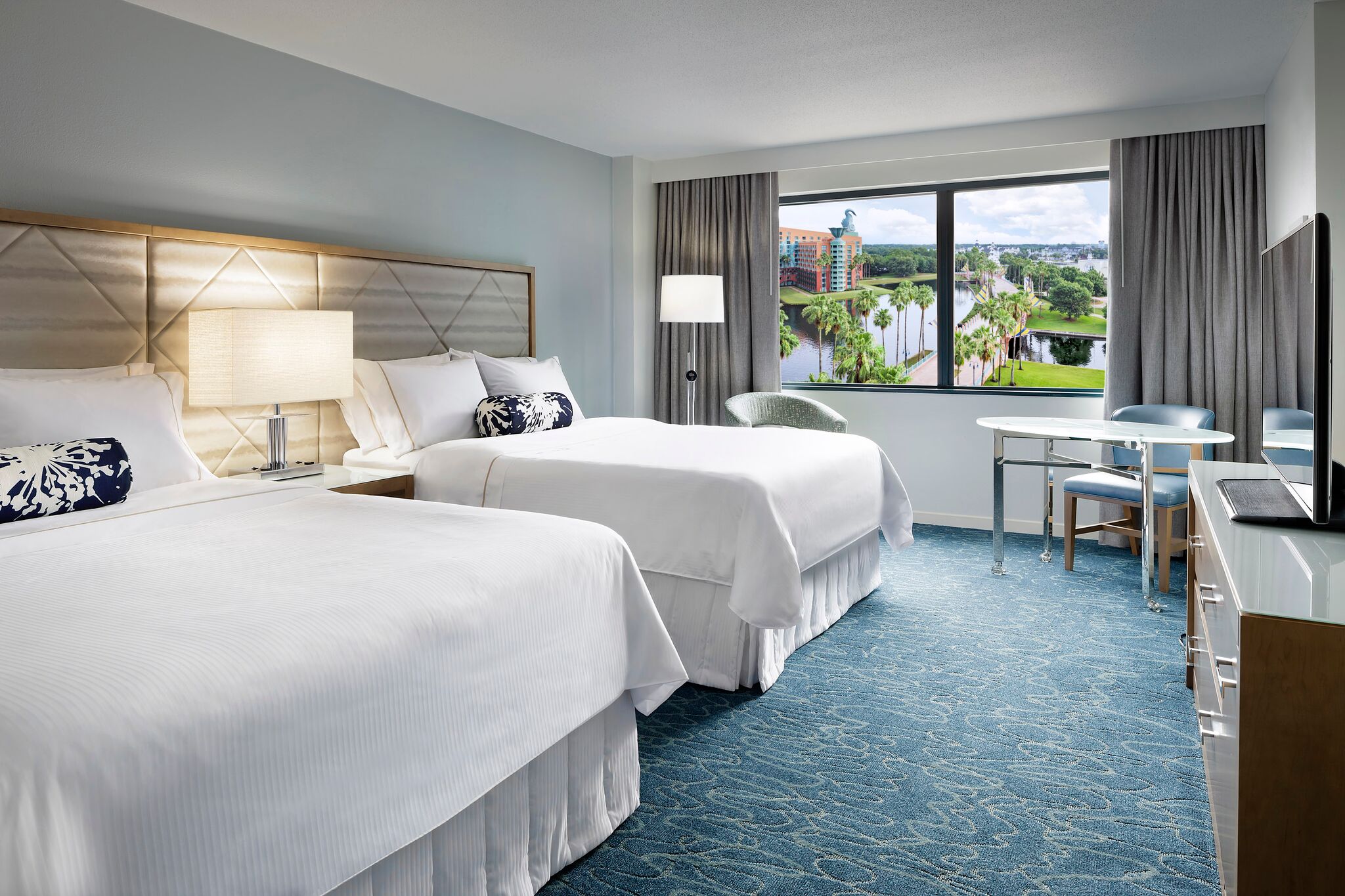 The Renovated Walt Disney World Swan And Dolphin Resort Looks Fabulous   Swan Renovated Double Double 