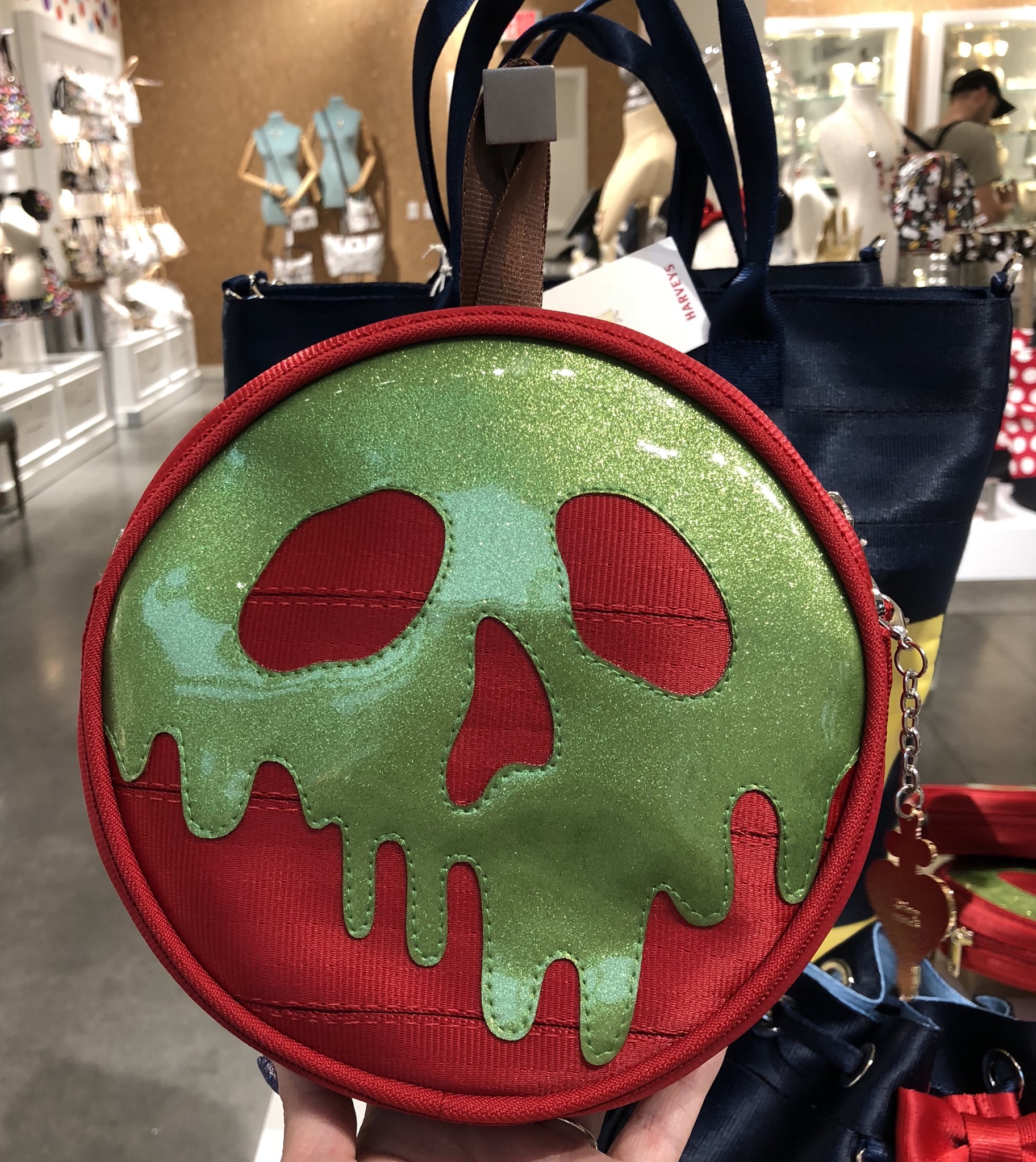 DIY Disney Villains Snow White Poison Apple Bag! Cute purse craft tuto... |  TikTok