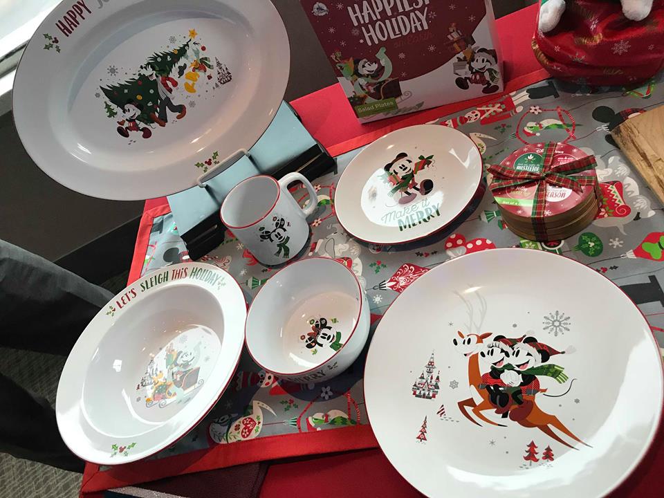 Mickey Holiday Dinnerware Perfect For Any Disney Fan Decor