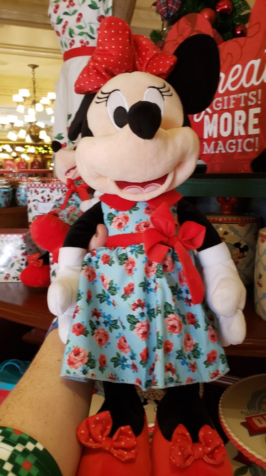 These Minnie Kitchen Accessories Are The Cherry On Top Of Any Home