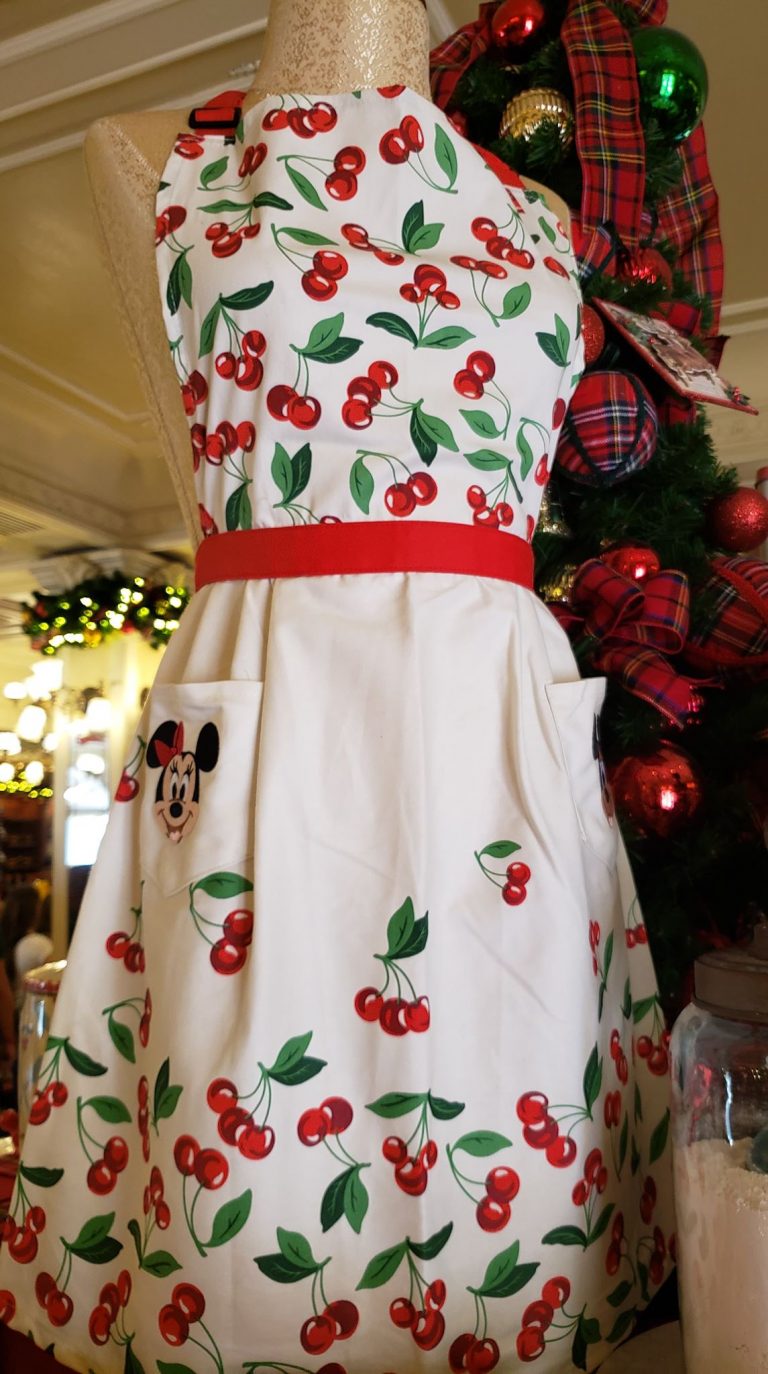 These Minnie Kitchen Accessories Are The Cherry On Top Of Any Home