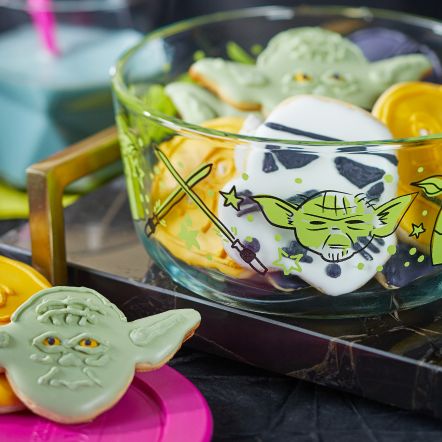 You Can Buy A Star Wars-themed Pyrex Set