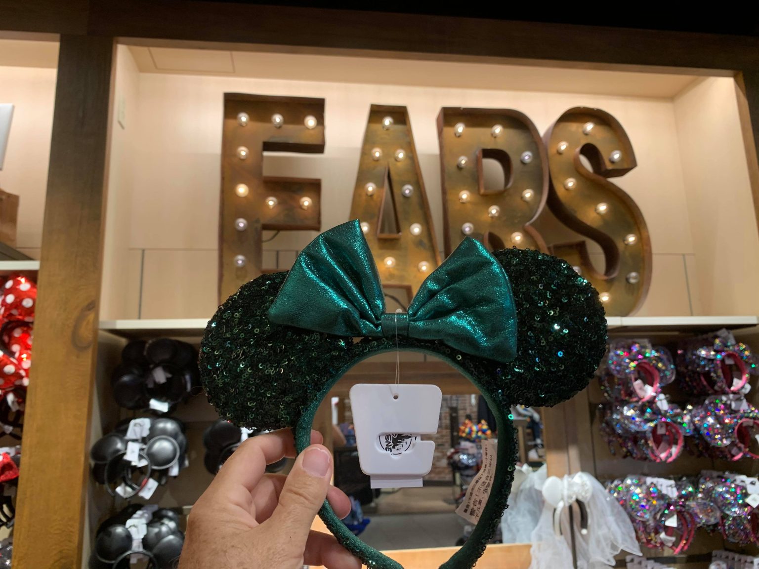 Stunning New Emerald Green Minnie Ears Are At Disney Springs! - Fashion