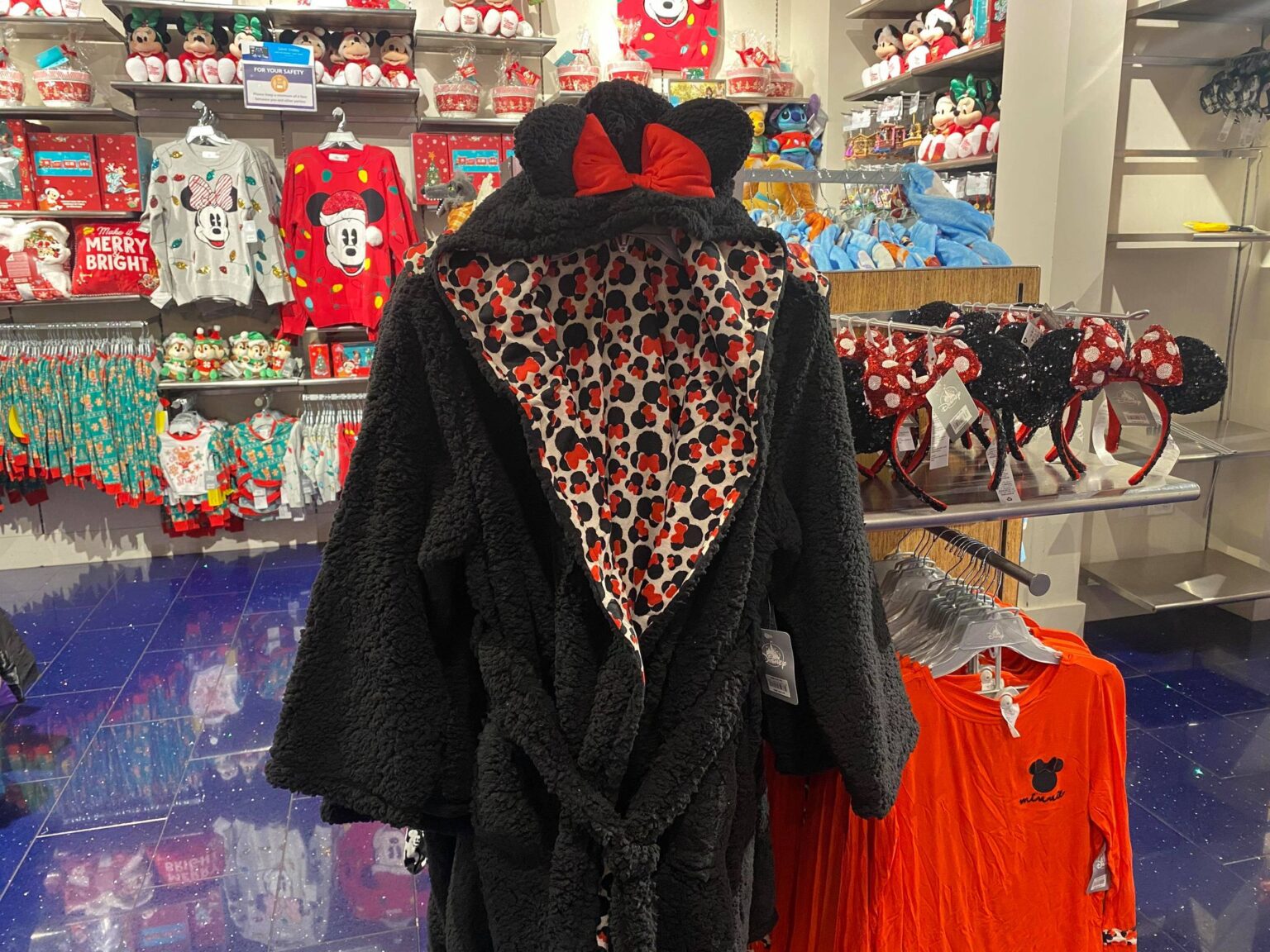 Fabulous New Minnie Mouse Robe Is Perfect For The Holidays - Fashion