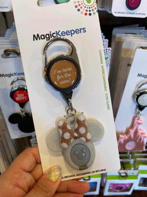 MagicKeepers! The New Retractable MagicBand Holders