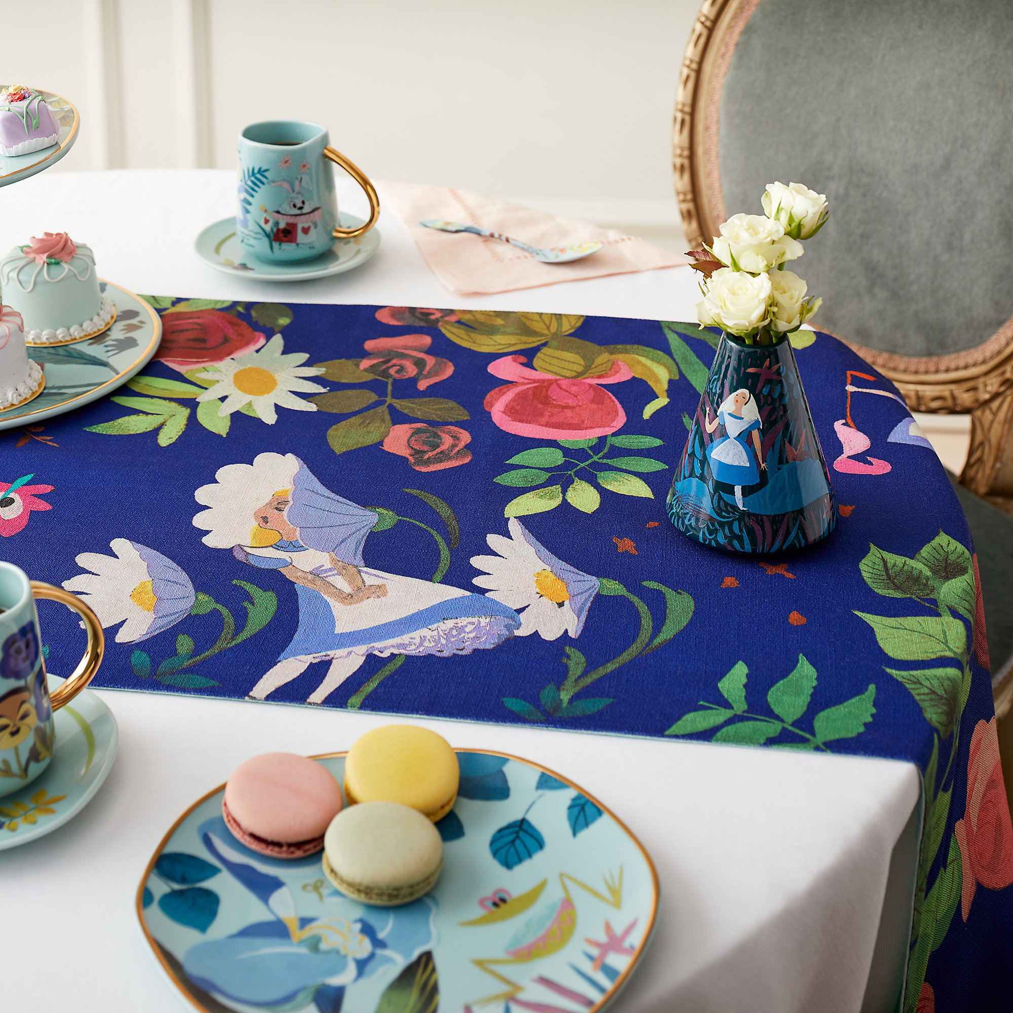 Mum creates magical Alice in Wonderland kitchen for £60