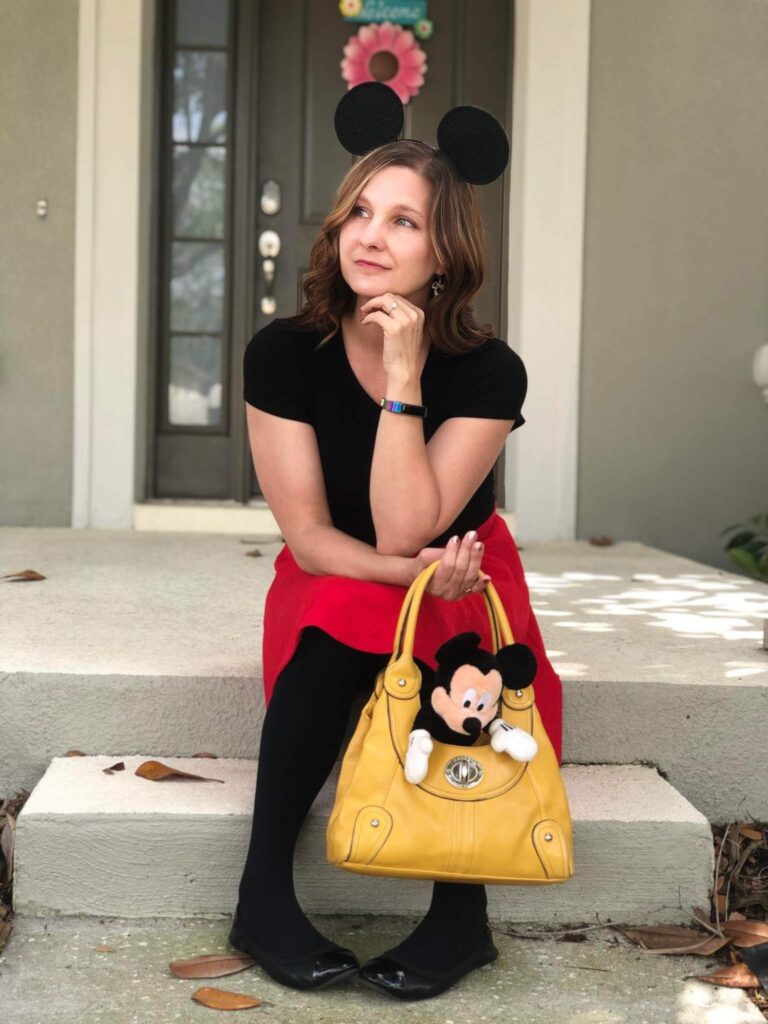 What's In My Disney Bag? – Classic Minnie Mouse Inspired OOTD