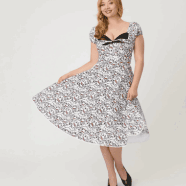 Stylish Disney-themed vintage dress with floral print and sweetheart neckline. Perfect for Disney fans and fashionistas.