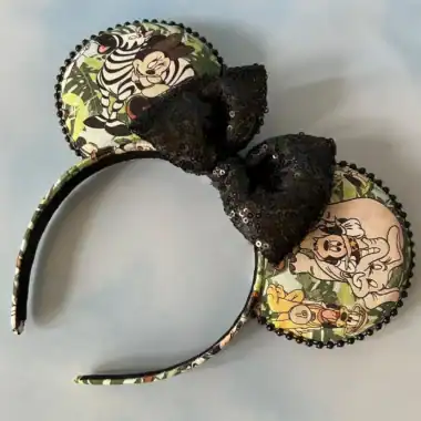 Disney Minnie Mouse headband with floral fabric and sequin bow, ideal for Disney fashion lovers.